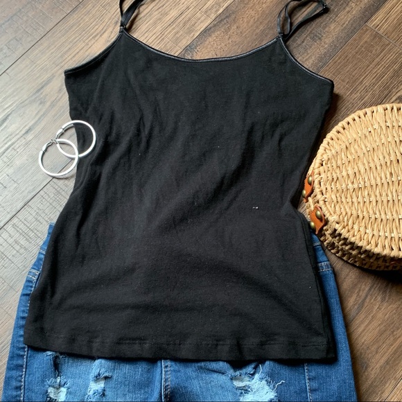 Black basic tank top with built in bra - Picture 3 of 4